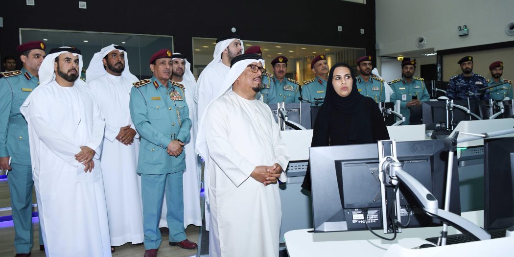ضاحي خلفان يتابع آلية العمل في غرفة عمليات شرطة رأس الخيمة برق الإمارات ضاحي خلفان يتابع آلية العمل في غرفة عمليات شرطة رأس الخيمة برق الإمارات