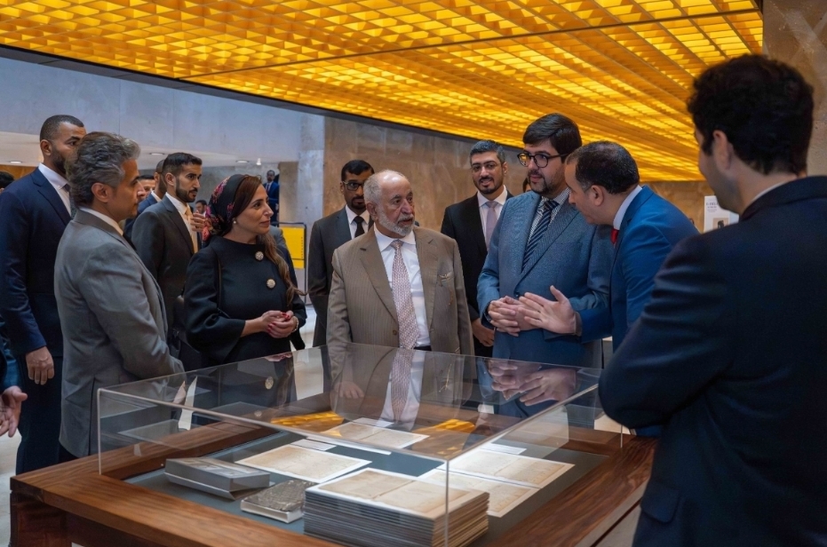 بالفيديو: سلطان القاسمي يزور الأرشيف الوطني البرتغالي