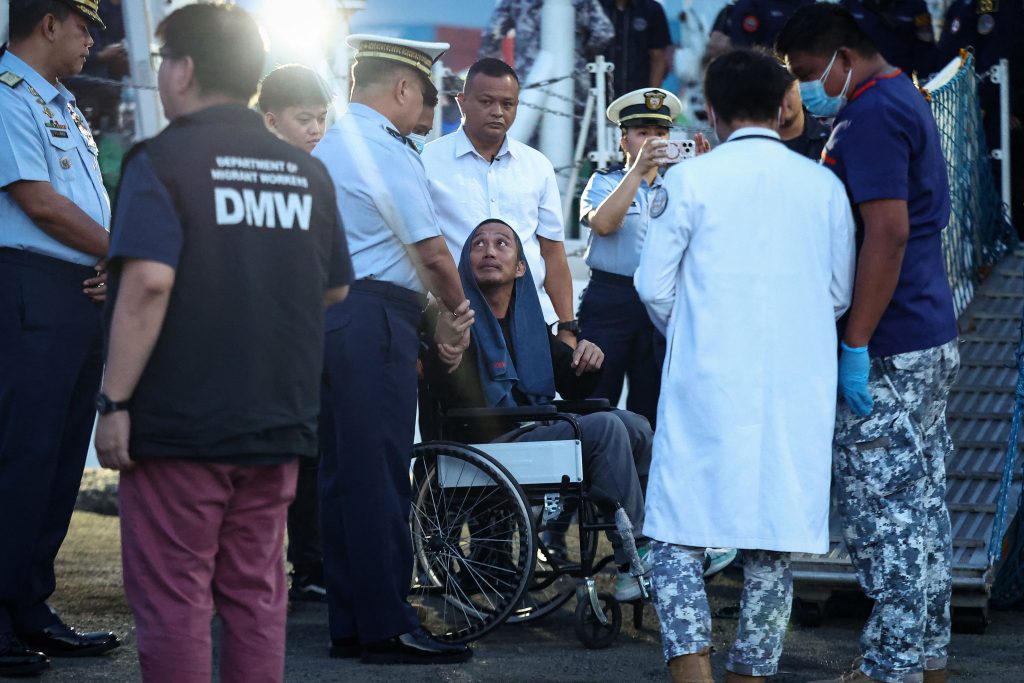 اخبار العالم – الفلبين: مقتل 15 شخصًا وإنقاذ المئات في حادث غرق عبارة