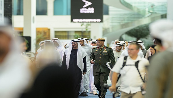 بالفيديو والصور.. رئيس الدولة يزور معرضي يومكس وسيمتكس 2026