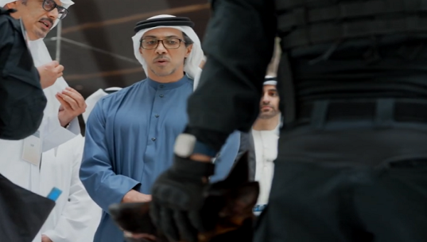 بالفيديو: منصور بن زايد يزور مؤتمر ومعرض التكنولوجيا التابع لمنظمة الجمارك العالمية