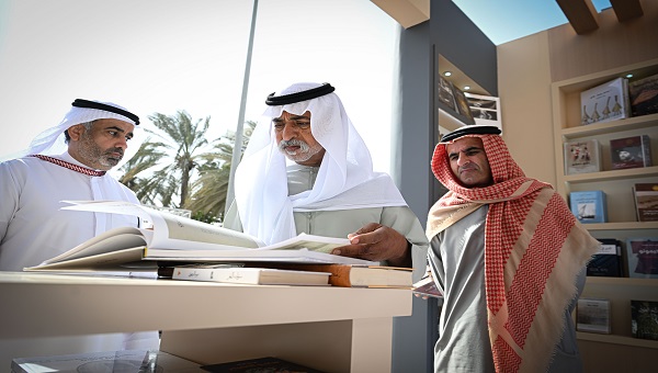 بالفيديو: نهيان بن مبارك يزور مهرجان الظفرة للكتاب 2026