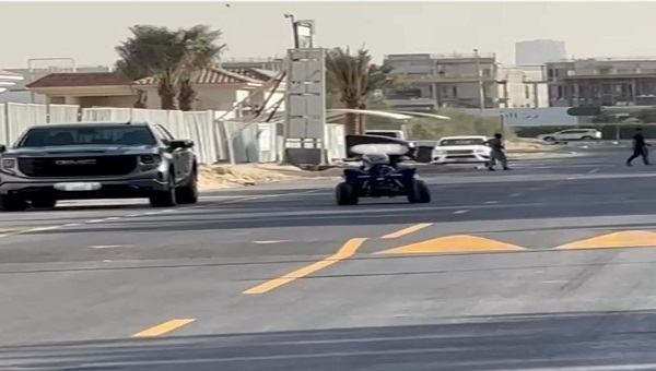 شرطة دبي تعزز السلامة بإيقاف طفل يركب دراجة نارية ترفيهية على الطريق العام