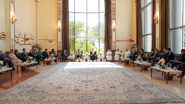 بالفيديو: سعود بن صقر يستقبل وفداً من سفراء دول الاتحاد الأوروبي