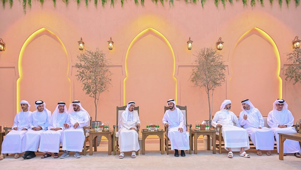 حاكم عجمان وولي عهده يستقبلان ضيوف رئيس الدولة وعدد من المسؤولين