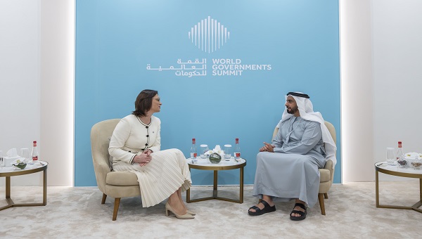 سيف بن زايد يبحث التعاون الأمني ​​مع وزير داخلية مولدوفا