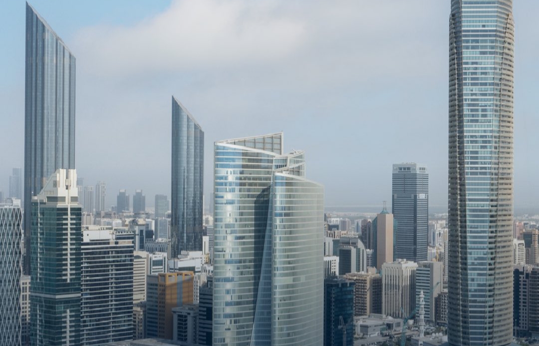 أبوظبي: تمت السيطرة على حريق في محطة خزان وقود في المصفح