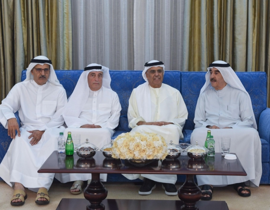 بالفيديو: حاكم أم القيوين يستقبل المهنئين بشهر رمضان