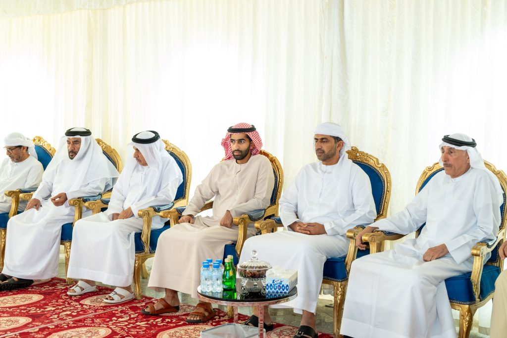 بالصور: عمر بن صقر وخالد بن سعود يقدمان واجب العزاء في وفاة حمد عبدالله نهيل الإرياني