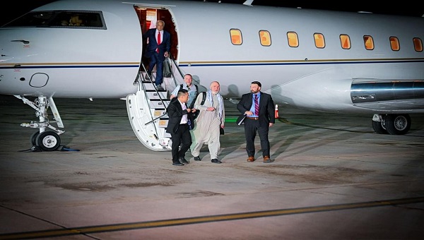 بالفيديو: الإمارات تستضيف إطلاق سراح مواطن أمريكي من أفغانستان