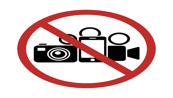 القبض على شخص في الفجيرة لقيامه بالتصوير في مناطق محظورة دون تصريح وإحالته إلى النيابة العامة