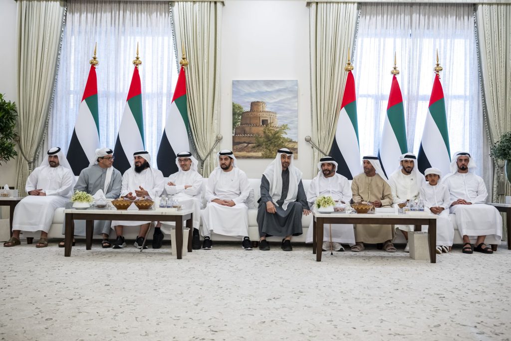 بالصور: رئيس الدولة والشيوخ يحضرون زفاف زايد بن طحنون بن محمد