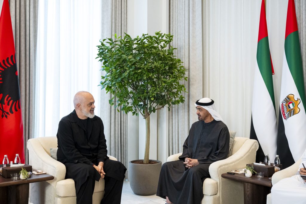 رئيس الدولة يبحث مع رئيس وزراء ألبانيا العلاقات الثنائية والأوضاع الإقليمية