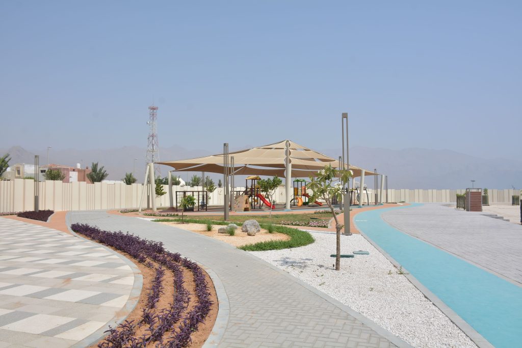 الشارقة للأشغال العامة تنجز حديقة شاطئ السيدات في دبا الحصن