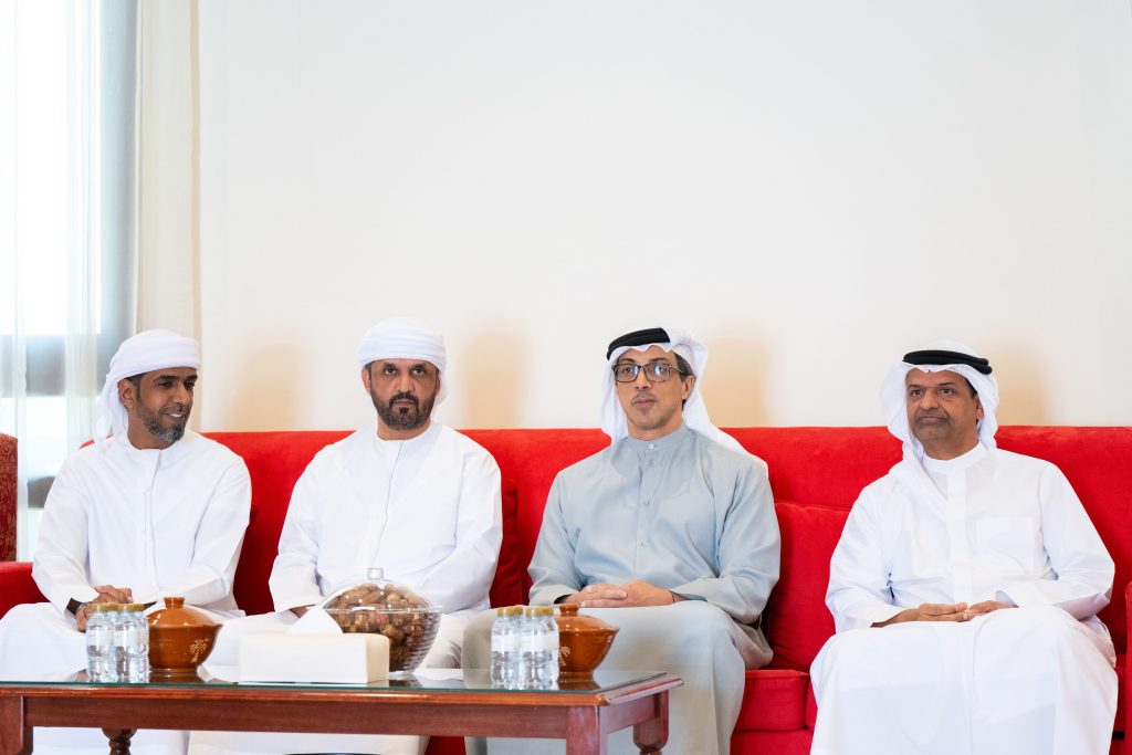 منصور بن زايد يعزي في وفاة نشابة سالم العامري