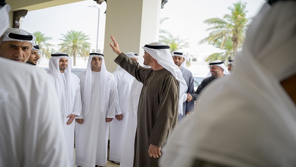 بالفيديو والصور.. رئيس الدولة يحضر حفل زفاف راشد القبيسي