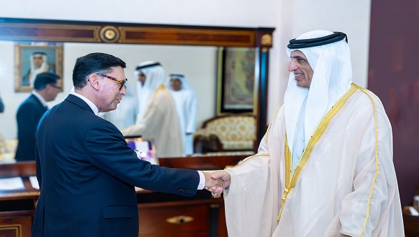 بالفيديو: حاكم رأس الخيمة يستقبل السفير الكندي