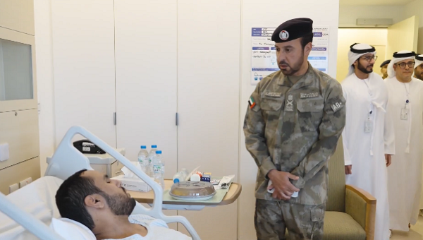 بالفيديو: القائد العام لشرطة أبوظبي يزور مدينة الشيخ شخبوط الطبية للاطمئنان على مصابي الهجمات الإيرانية.