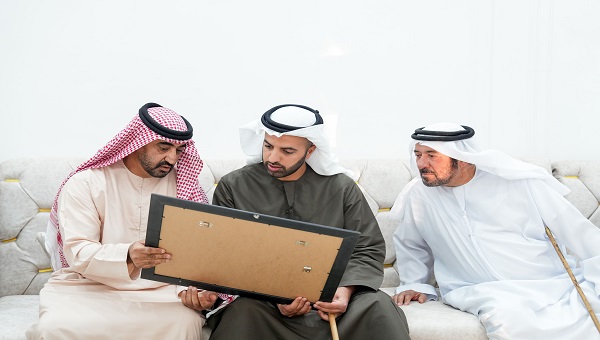 بالصور: ولي عهد رأس الخيمة يزور أحمد علي بن حسون الحبسي