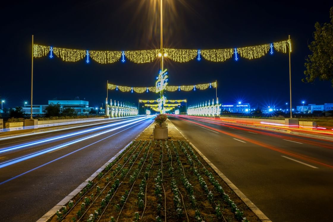 بلدية العين تركب 1400 وحدة إنارة استعداداً لعيد الأضحى بلدية العين تركب 1400 وحدة إنارة استعداداً لعيد الأضحى