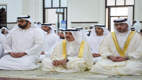 بالفيديو والصور.. حاكم أم القيوين يؤدي صلاة عيد الأضحى في مسجد الشيخ أحمد بن راشد المعلا بالفيديو والصور.. حاكم أم القيوين يؤدي صلاة عيد الأضحى في مسجد الشيخ أحمد بن راشد المعلا