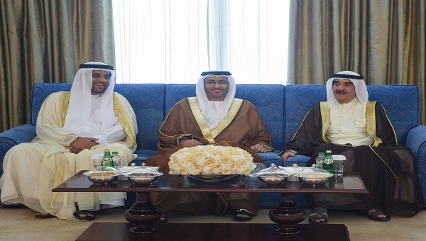 بالفيديو: حاكم أم القيوين يستقبل جموع المهنئين بعيد الأضحى في قصر سموه