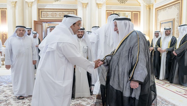 بالفيديو: حاكم الشارقة يستقبل المهنئين بعيد الأضحى في قصر البديع العامر بالفيديو: حاكم الشارقة يستقبل المهنئين بعيد الأضحى في قصر البديع العامر