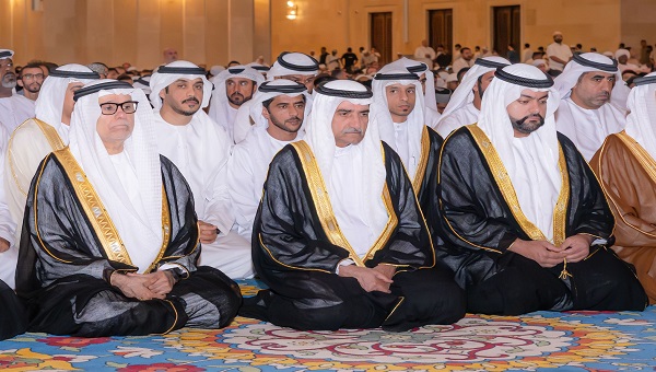 بالفيديو والصور.. حمد الشرقي يؤدي صلاة عيد الأضحى بحضور ولي العهد في مسجد الشيخ زايد بالفجيرة بالفيديو والصور.. حمد الشرقي يؤدي صلاة عيد الأضحى بحضور ولي العهد في مسجد الشيخ زايد بالفجيرة