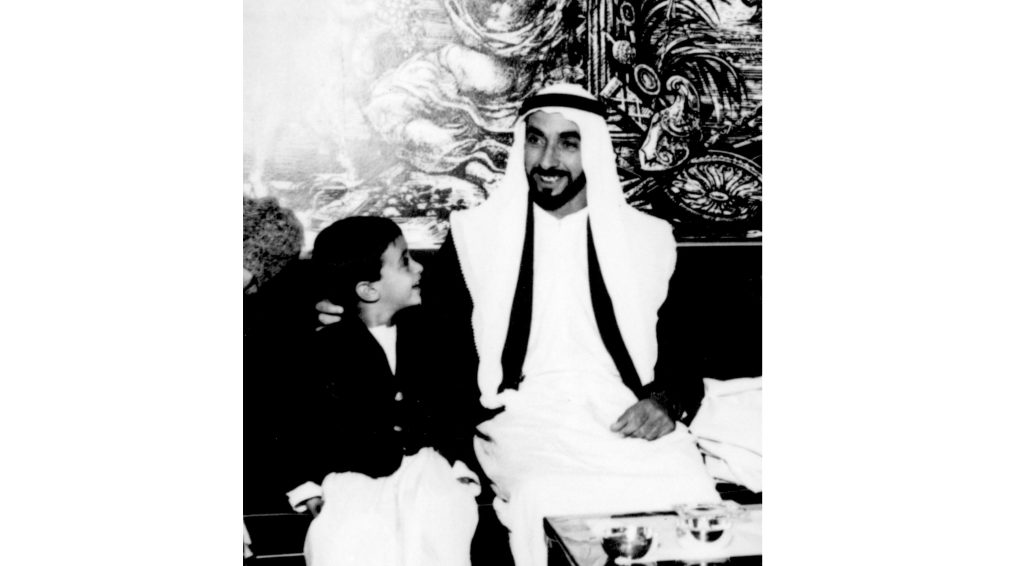 في عيد الأب رئيس الدولة: نستذكر والدنا زايد رمز الأبوة في عيد الأب رئيس الدولة: نستذكر والدنا زايد رمز الأبوة