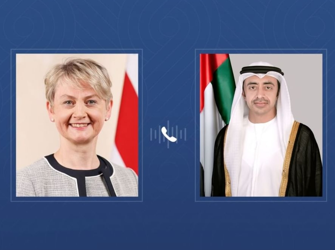 هاتفياً: عبدالله بن زايد يبحث مع وزير الخارجية البريطاني عدداً من القضايا