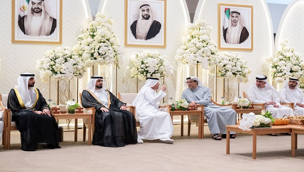 بالفيديو والصور.. منصور بن زايد يحضر أفراح النيادي والظاهري والشامسي بالفيديو والصور.. منصور بن زايد يحضر أفراح النيادي والظاهري والشامسي