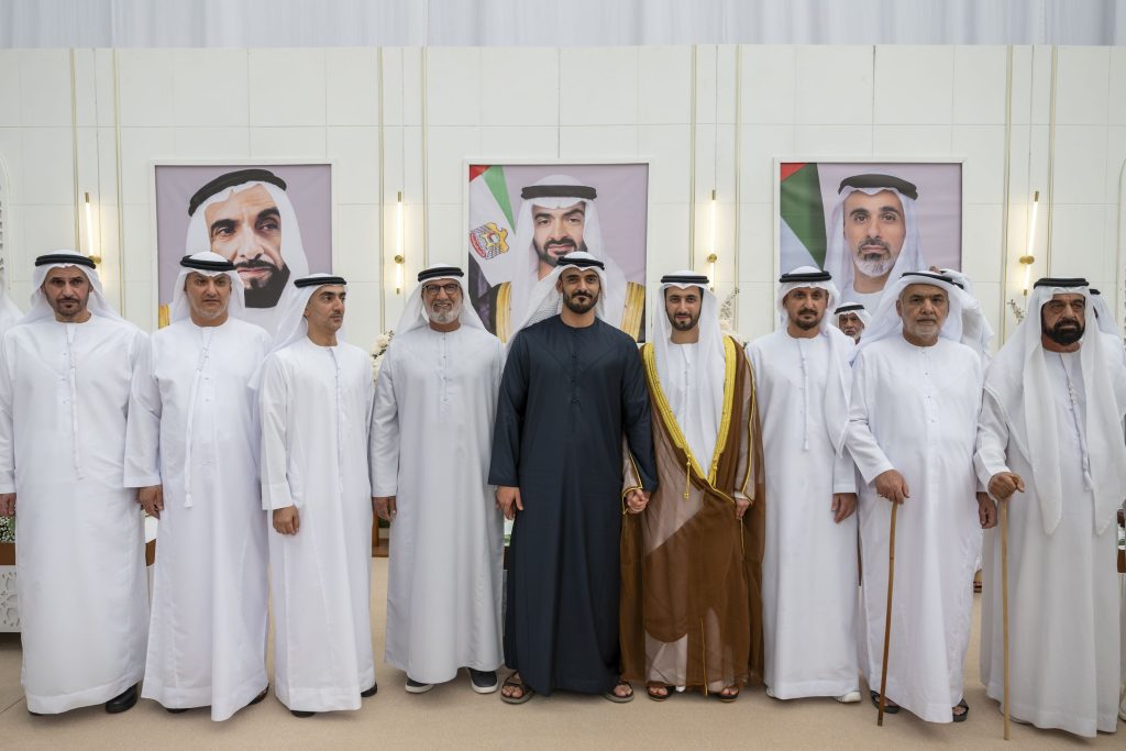 بالفيديو: زايد بن محمد بن زايد يحضر حفل استقبال بمناسبة زفاف النيادي والشامسي