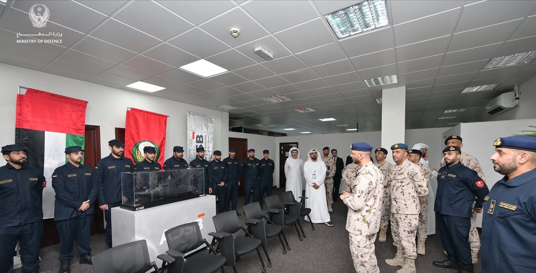 قائد القوات البحرية يزور شركة أبوظبي لبناء السفن