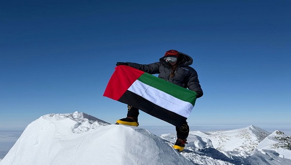 الإماراتية فاطمة العوضي تواصل رحلة "القمم السبع" بتحدي تسلق قمة لينين