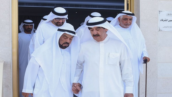 بالصور: حاكم أم القيوين يعزي في وفاة منصور سيف الزعابي بالصور: حاكم أم القيوين يعزي في وفاة منصور سيف الزعابي