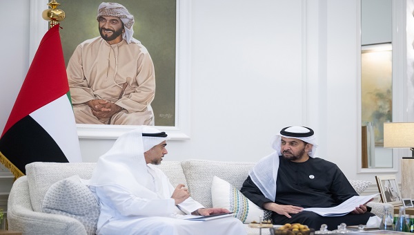 بالفيديو: حمدان بن زايد يستقبل وفداً من دائرة التنمية الاقتصادية ويطلع على مبادرات تعزيز النمو المستدام في الظفرة