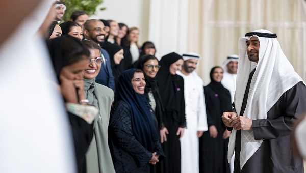 بالصور: محمد بن زايد يستقبل فريق عمل الاحتفال الرسمي بيوم اتحاد الإمارات الـ54 بالصور: محمد بن زايد يستقبل فريق عمل الاحتفال الرسمي بيوم اتحاد الإمارات الـ54