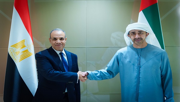 عبدالله بن زايد ووزير الخارجية المصري يبحثان تطورات الشرق الأوسط وأمن الملاحة في مضيق هرمز عبدالله بن زايد ووزير الخارجية المصري يبحثان تطورات الشرق الأوسط وأمن الملاحة في مضيق هرمز
