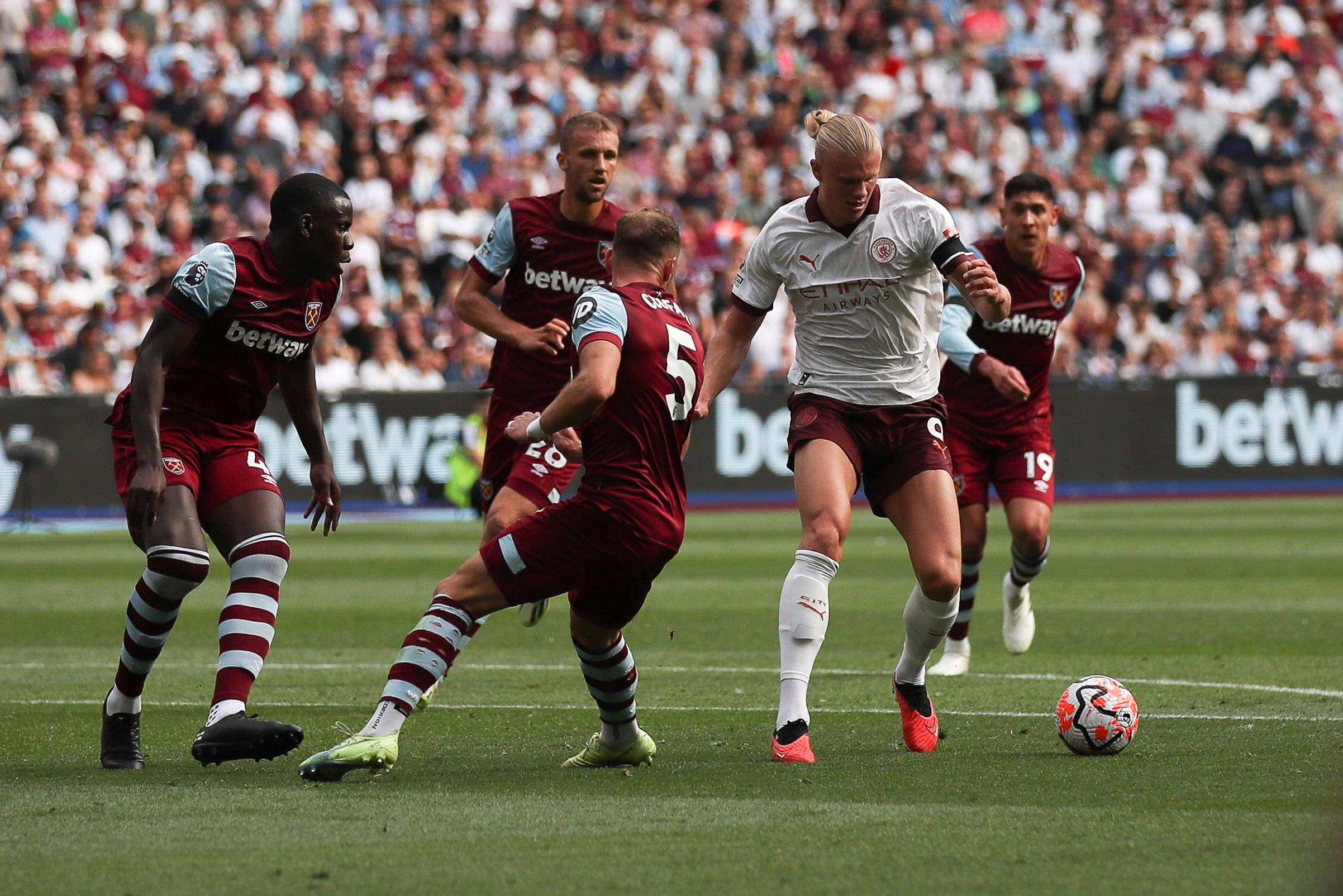 Manchester City storm back to beat West Ham 3-1